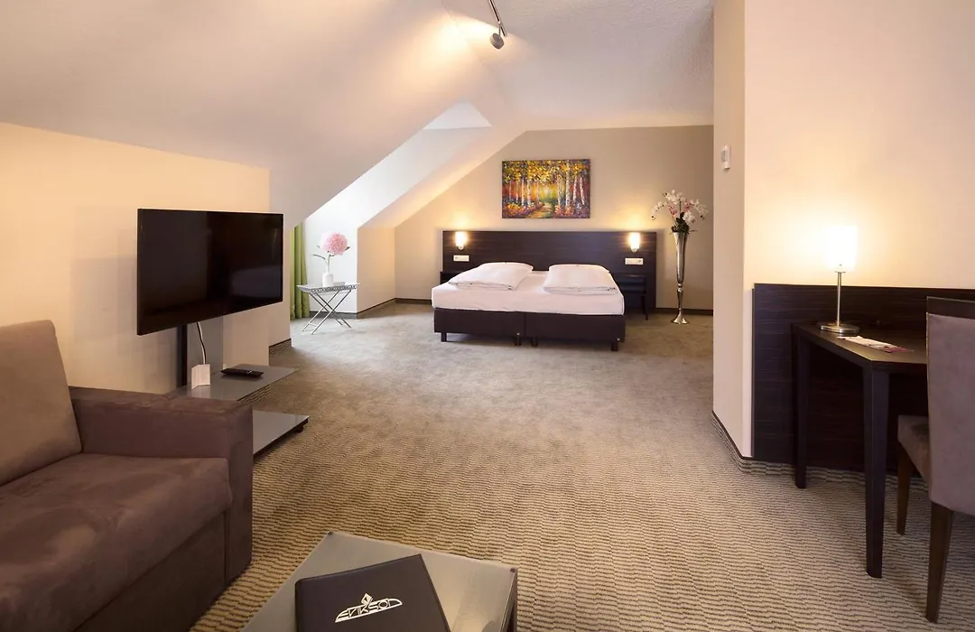 Erikson Hotel-1